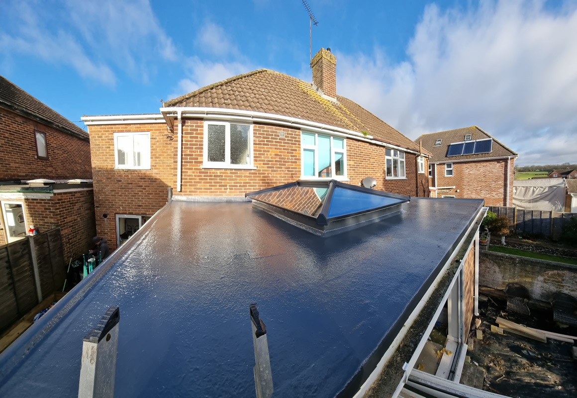 flat-roof-with-skylight.jpg